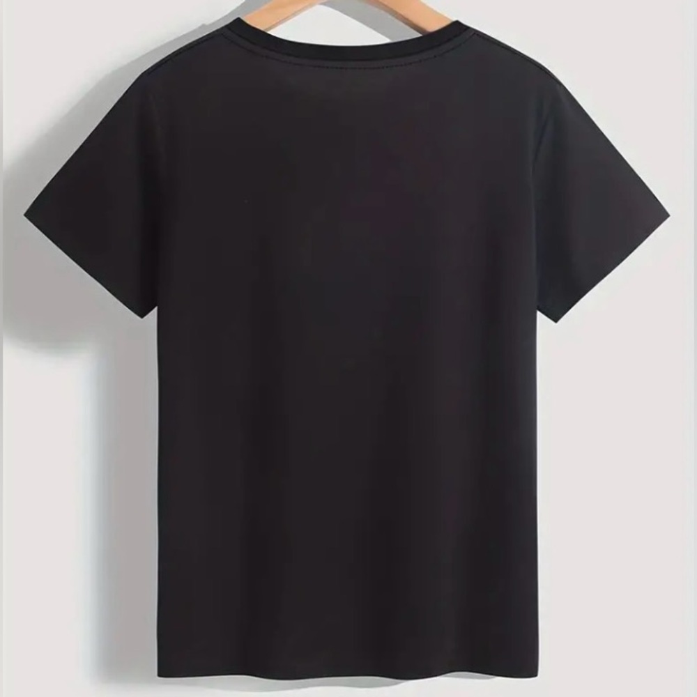 🔴 “Oh S🍷p… It’s a Girl’s Trip” Black Graphic T-Shirt - Picture 4 of 7